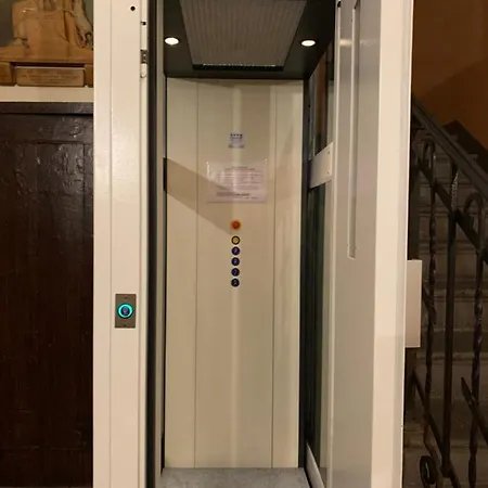 Casa Gregis - Museums Area - 10 Min Walk To Upper Town Apartamento *